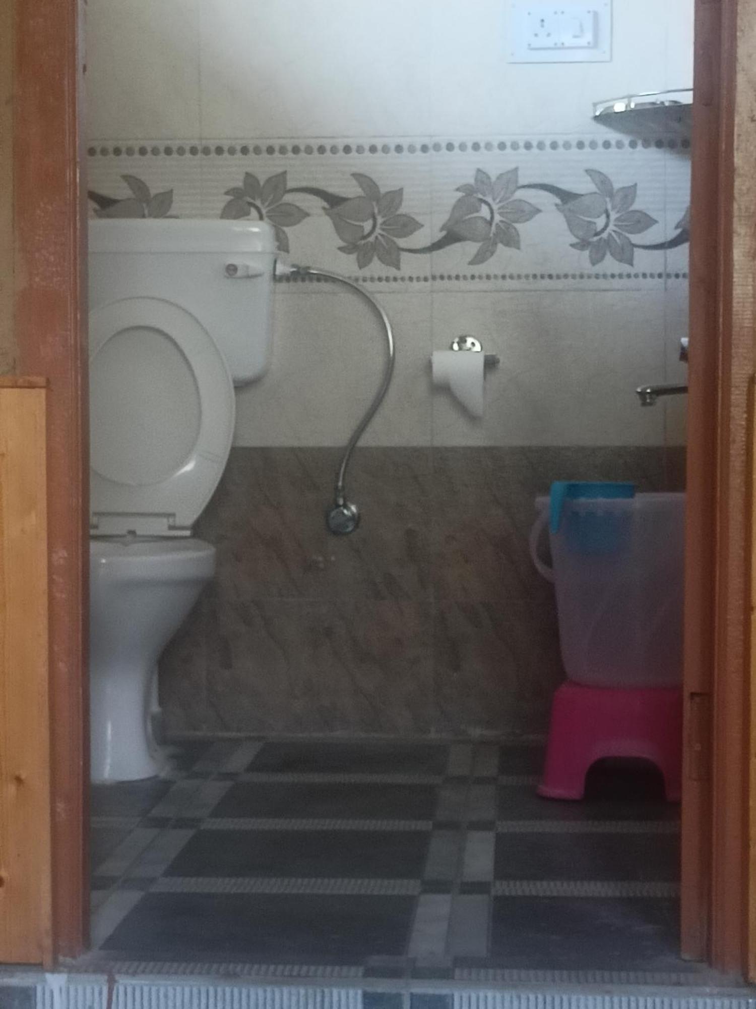 Tirthan Hilltop Home Stay Banjār 外观 照片