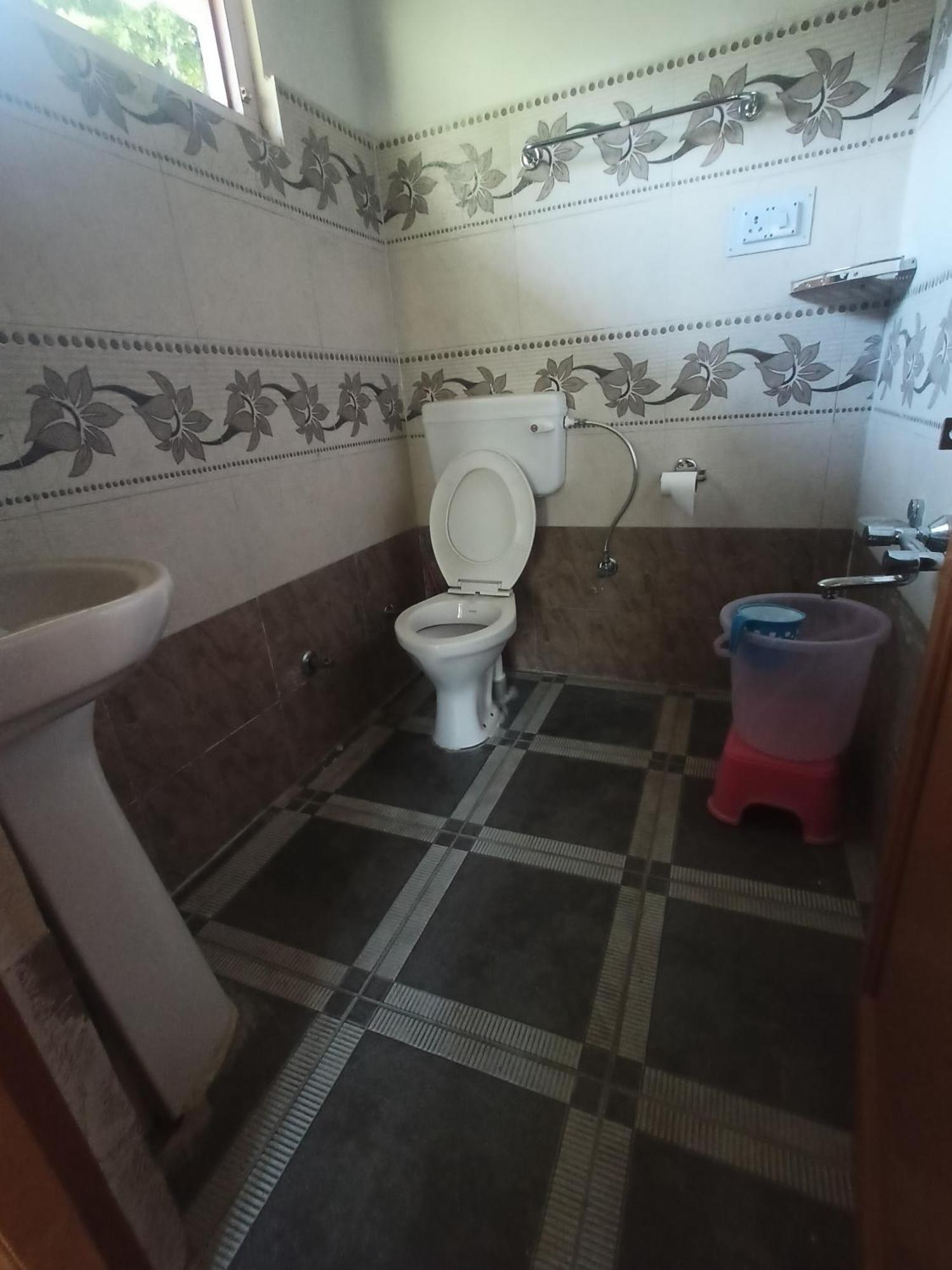 Tirthan Hilltop Home Stay Banjār 外观 照片
