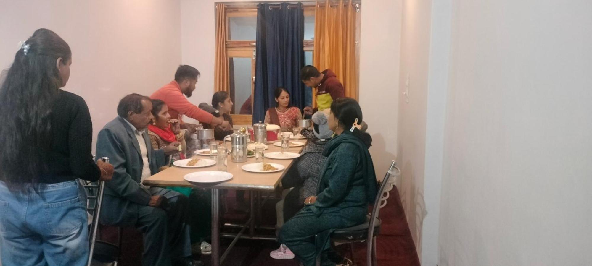 Tirthan Hilltop Home Stay Banjār 外观 照片