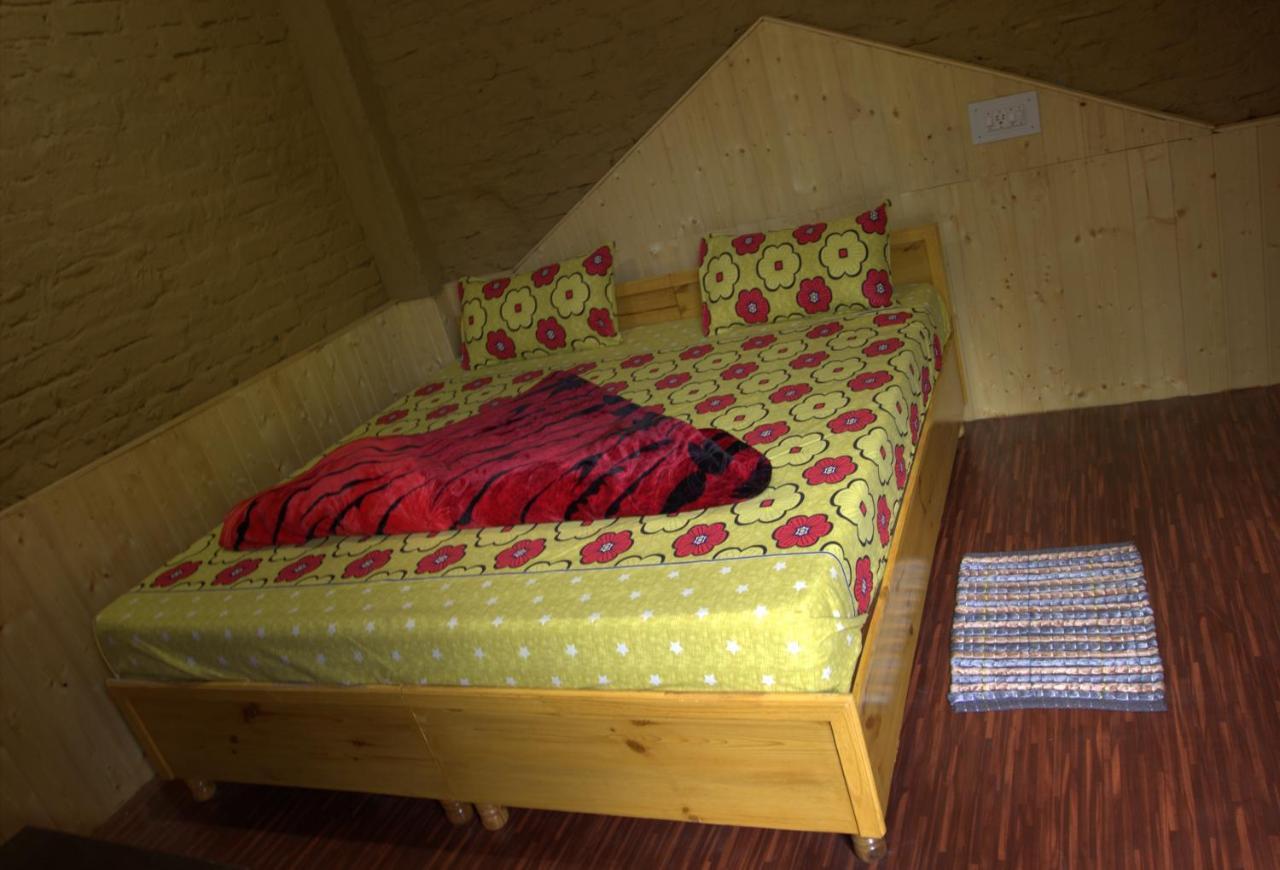Tirthan Hilltop Home Stay Banjār 外观 照片